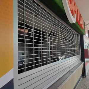 PUERTA ENROLLABLE MALLA GRILL GRANDE