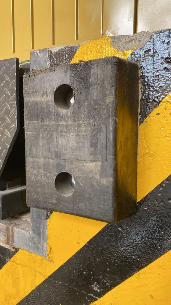 TOPE O BUMPER PARA MUELLE DE CARGA