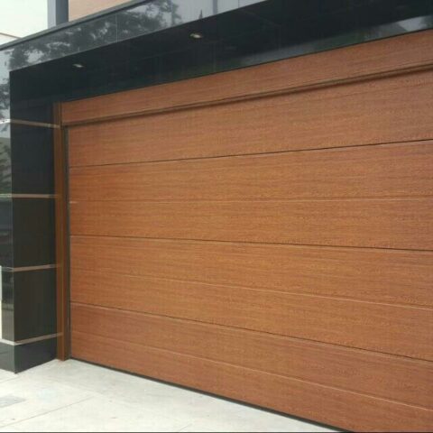 Puerta de Garaje Mohogany Tipo Madera | DOORTEC SAS